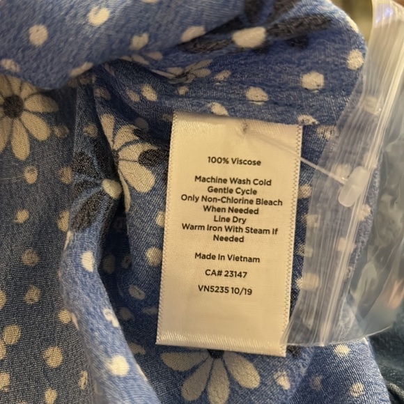 Talbots Blue Wave Daisy Dots Wrap Top Blouse Sz SP Petite cute long sleeve - NWT - Picture 6 of 7